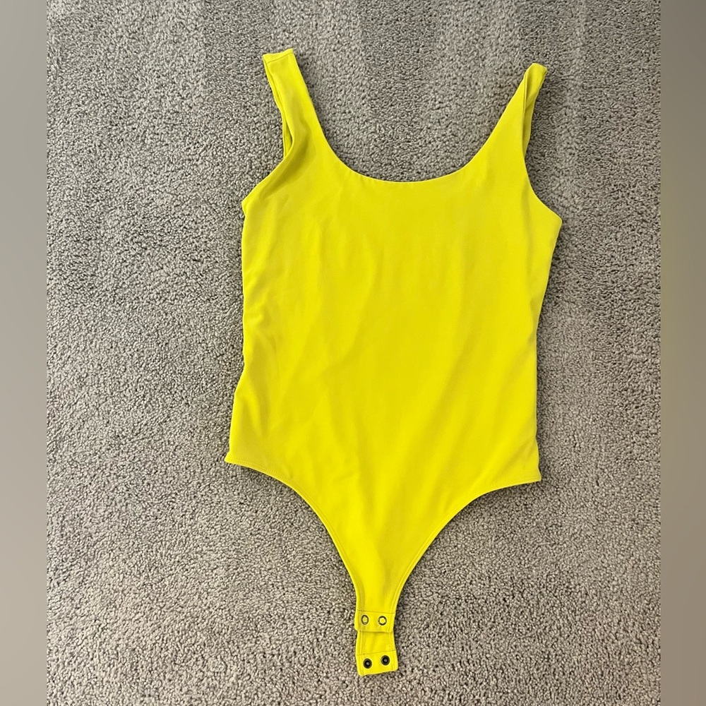 Express Seamless Body Contour bodysuit, size M